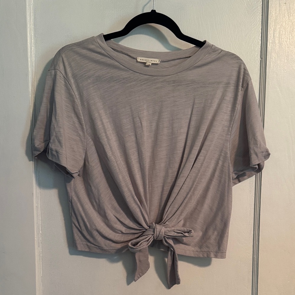 Stylish Gray Tie-Front crop top